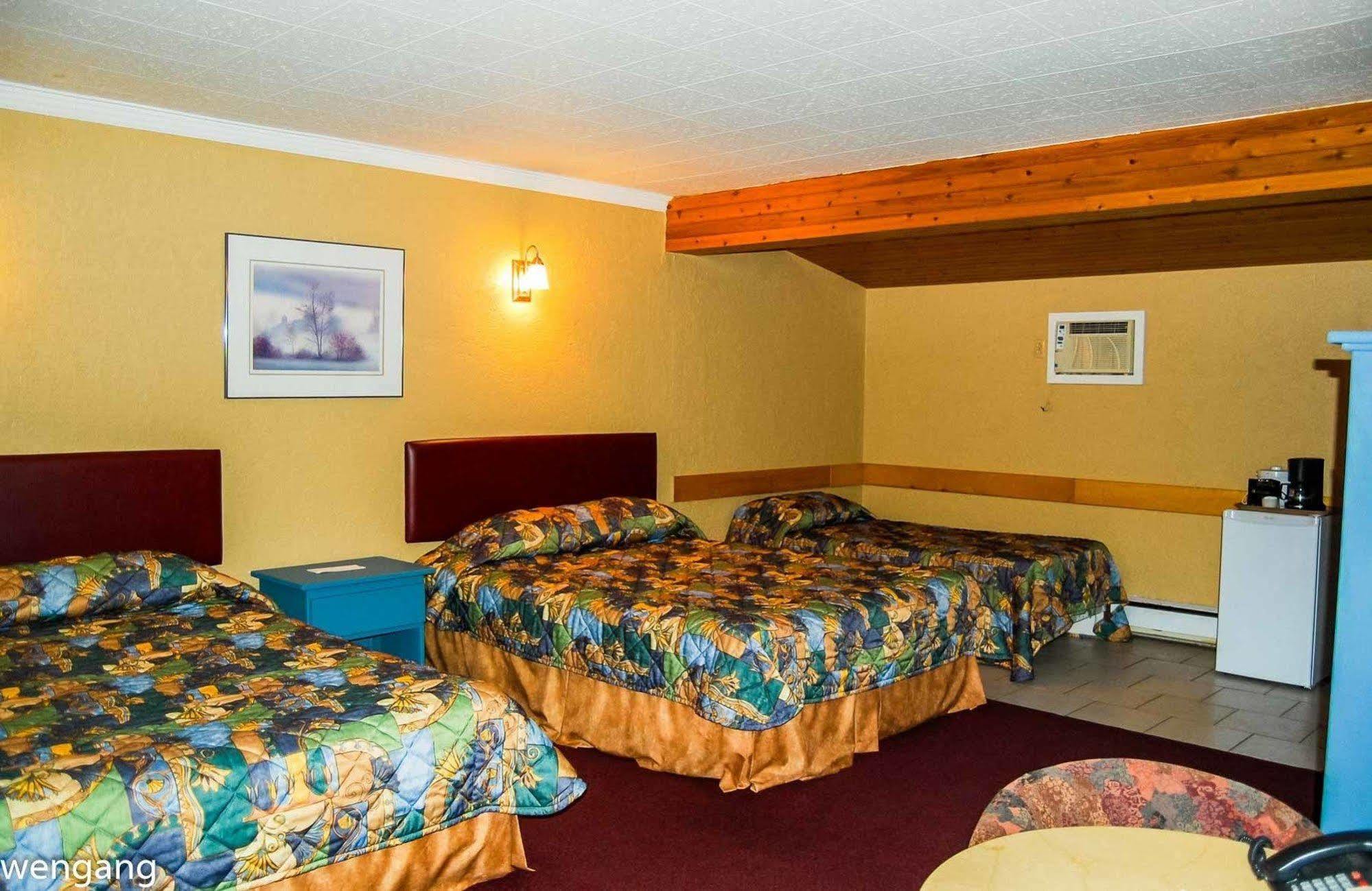 Auberge Godard Nominingue Exterior photo