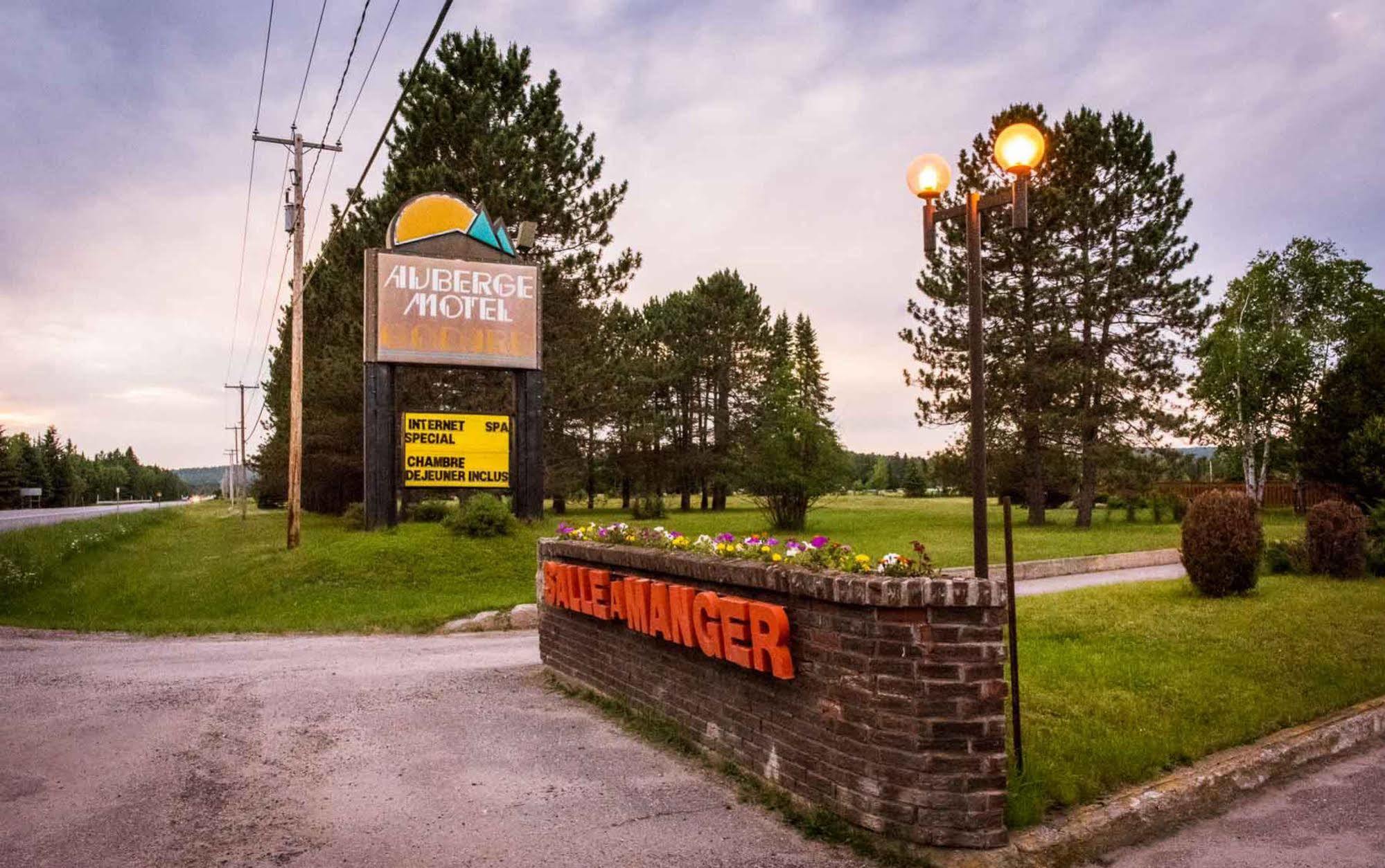 Auberge Godard Nominingue Exterior photo